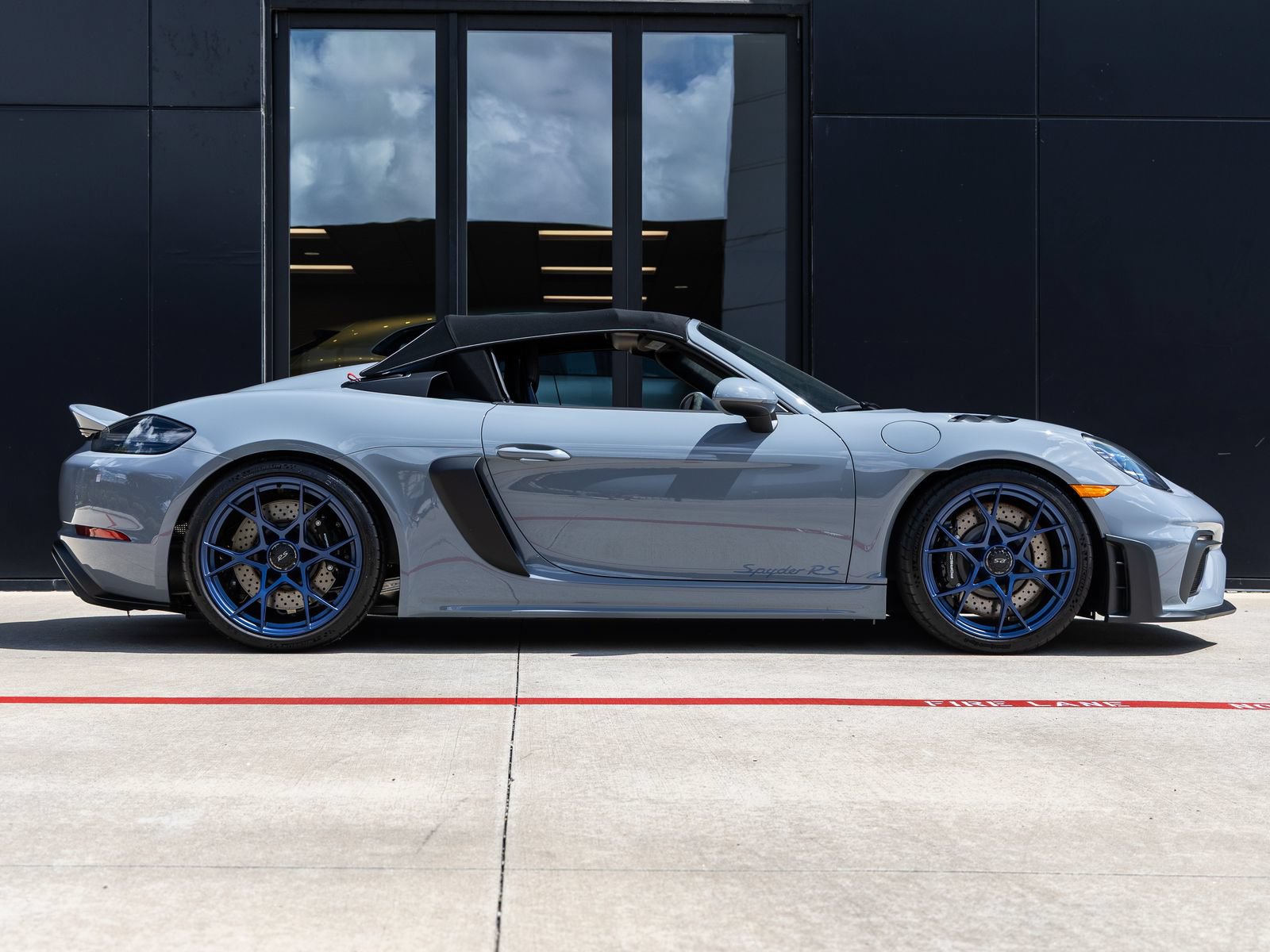 Certified 2025 Porsche 718 Boxster Spyder RS RWD image 12