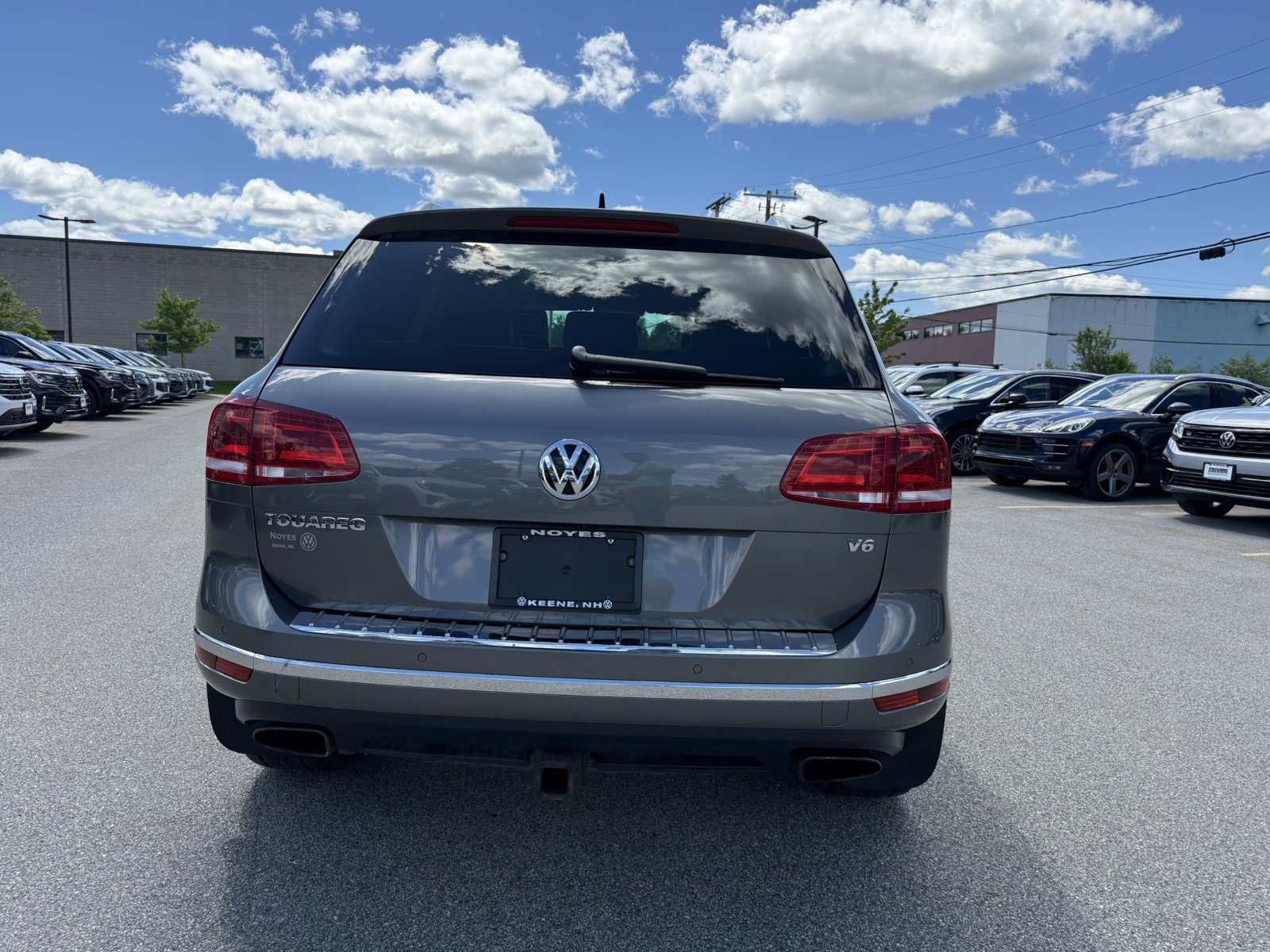 Used 2017 Volkswagen Touareg Wolfsburg Edition AWD/4WD image 6