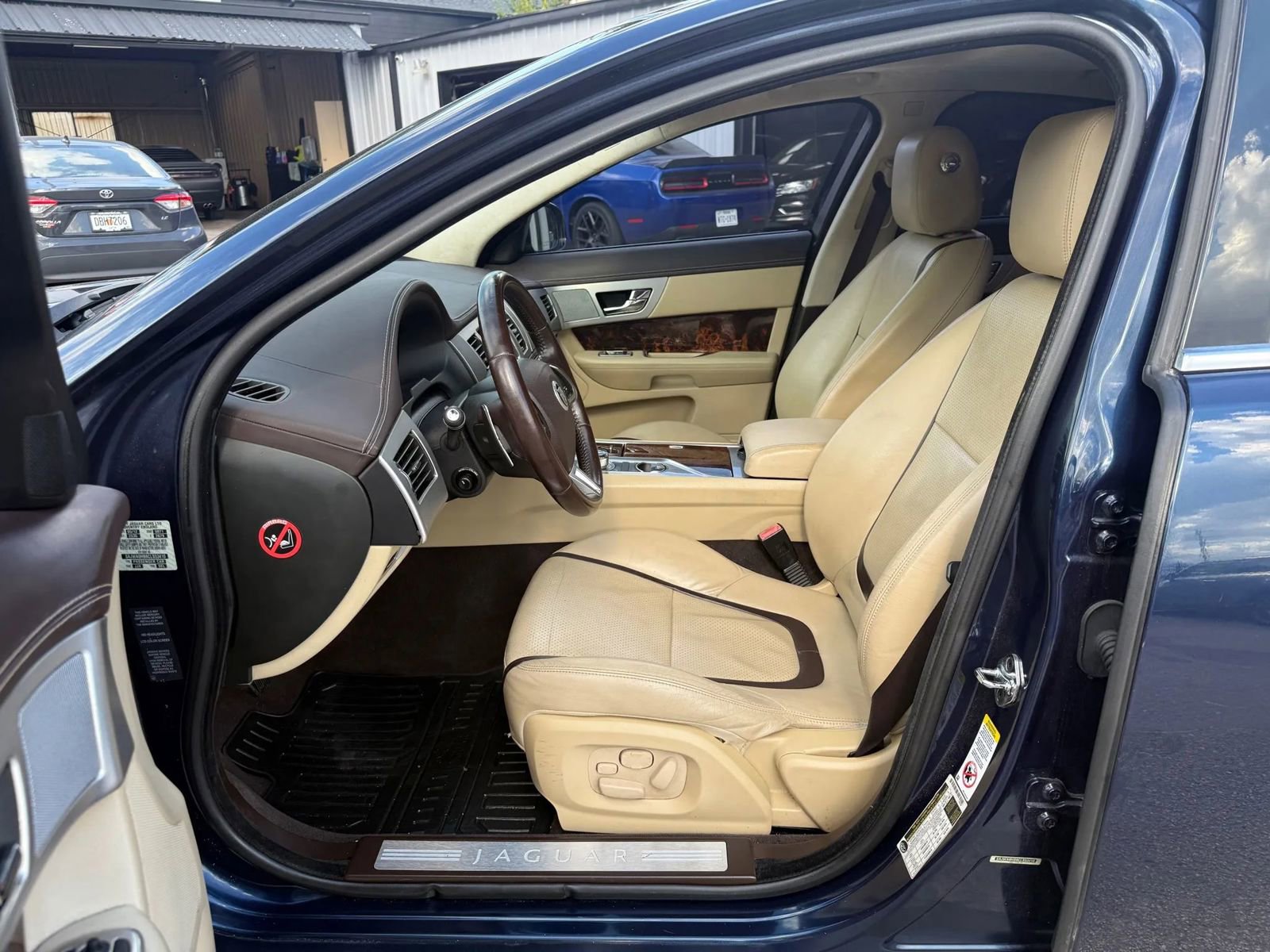 Used 2012 Jaguar XF Portfolio image 7