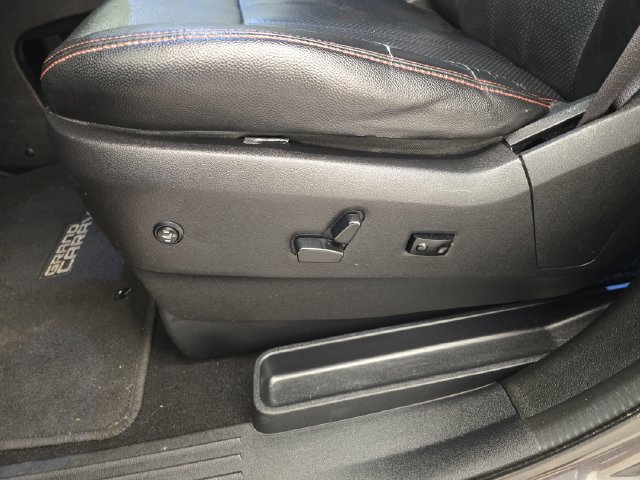 Used 2016 Dodge Grand Caravan R/T FWD image 35