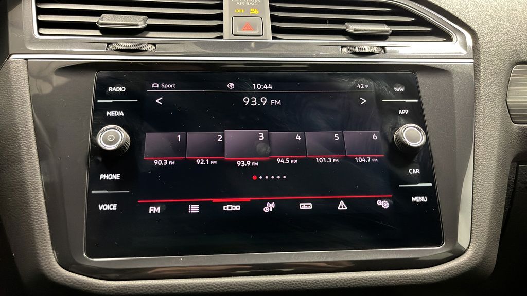Used 2024 Volkswagen Tiguan SEL R-Line AWD/4WD image 31