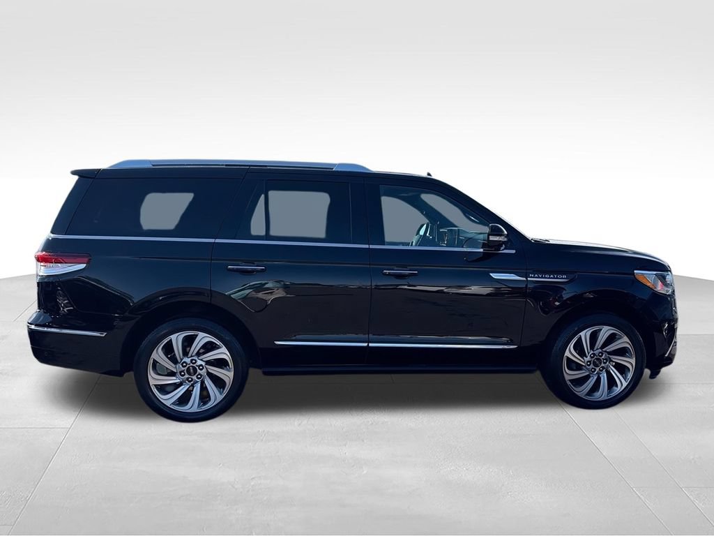 Used 2024 Lincoln Navigator Reserve AWD/4WD image 9
