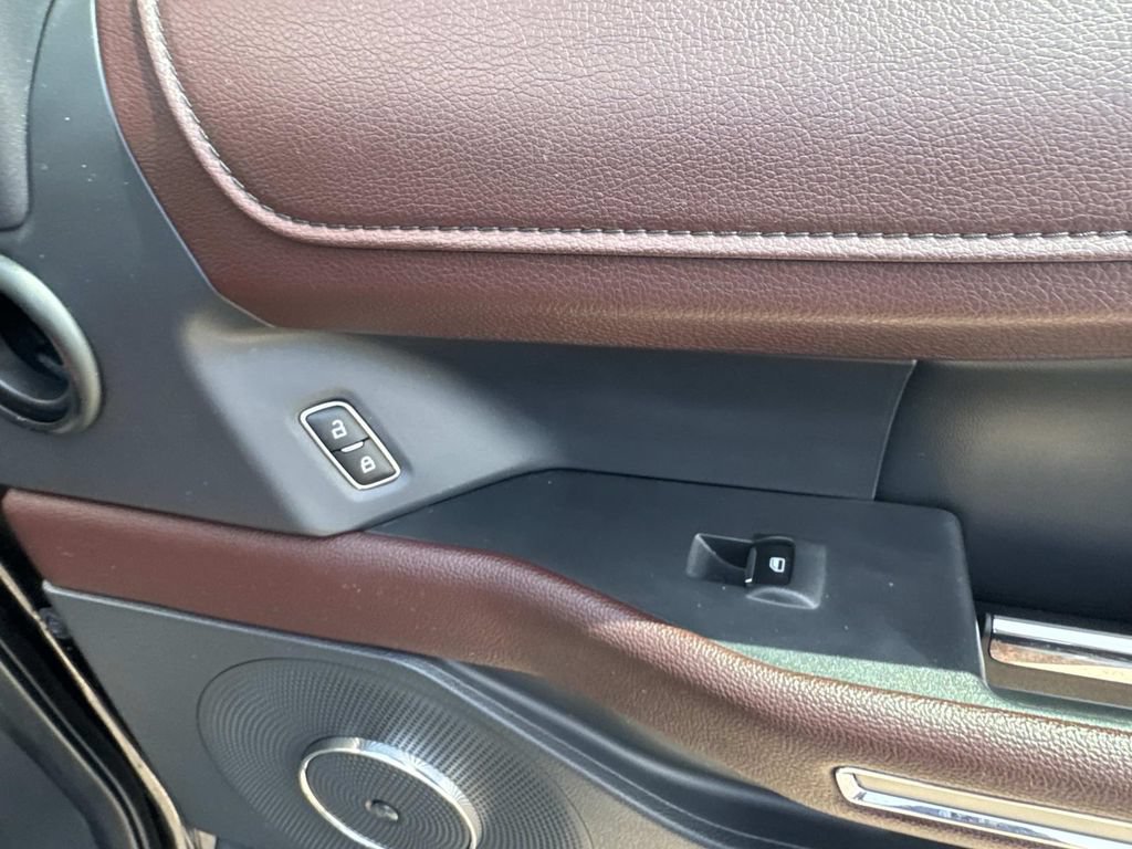 Used 2024 Ford Expedition Limited RWD image 17