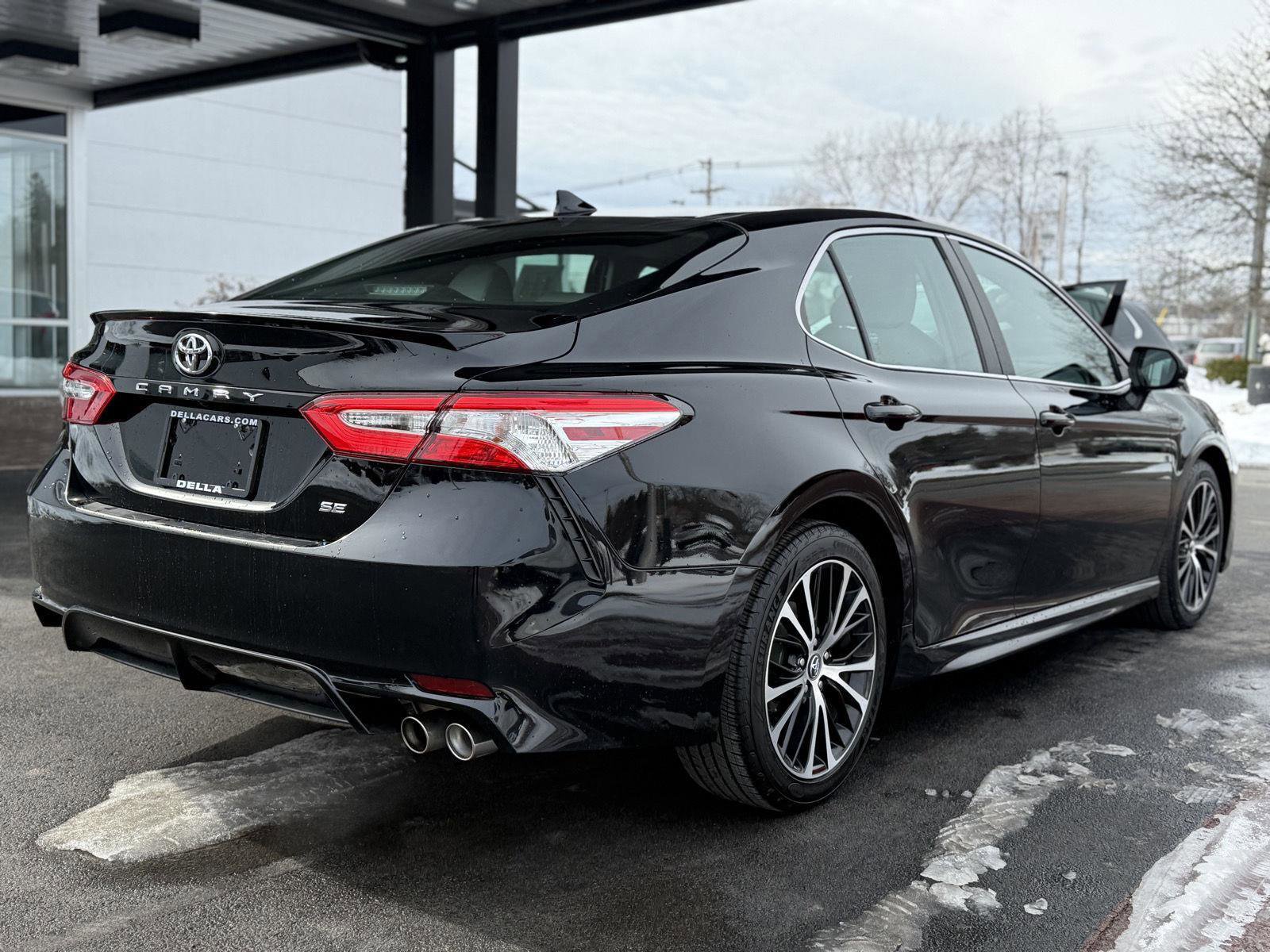 Used 2020 Toyota Camry SE image 5