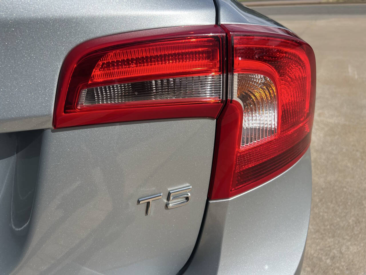Used 2018 Volvo S60 T5 Dynamic w/ Vision Package FWD image 11