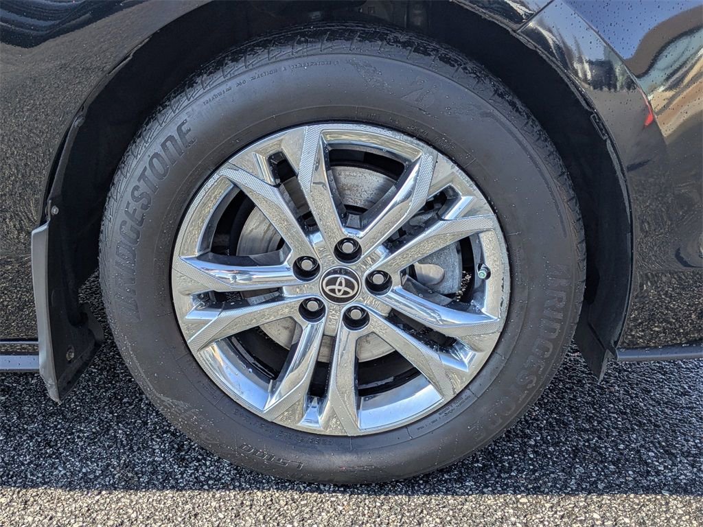 Used 2022 Toyota Sienna Platinum image 11