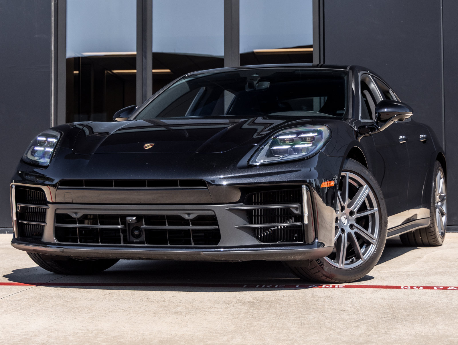 Certified 2025 Porsche Panamera image 1
