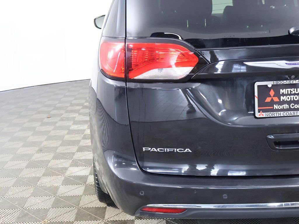 Used 2020 Chrysler Pacifica Touring-L FWD image 14
