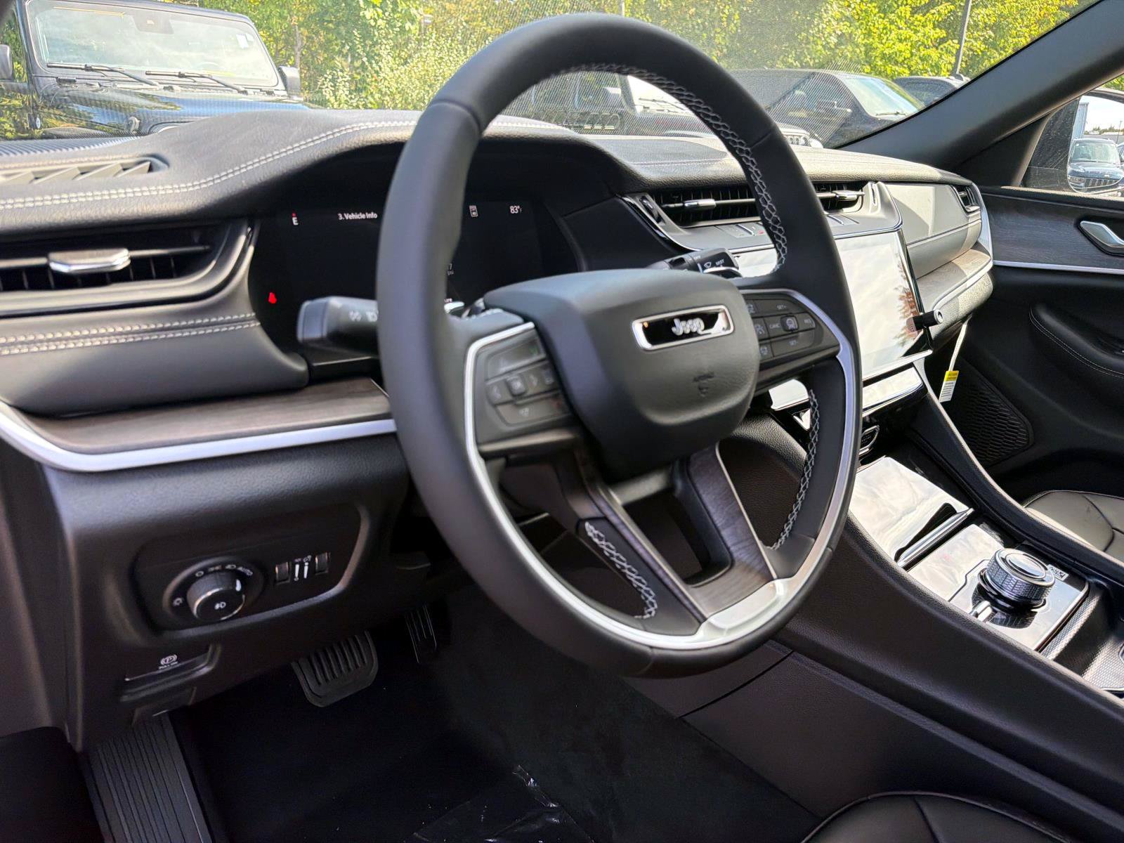 New 2027 Jeep Grand Cherokee L Limited AWD/4WD image 7