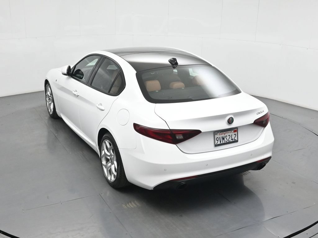 Used 2022 Alfa Romeo Giulia Ti RWD image 39