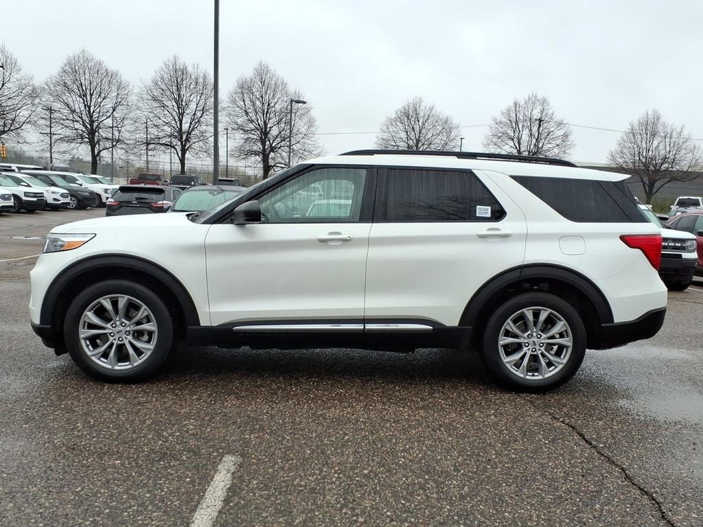 Used 2023 Ford Explorer XLT w/ Equipment Group 202A AWD/4WD image 2