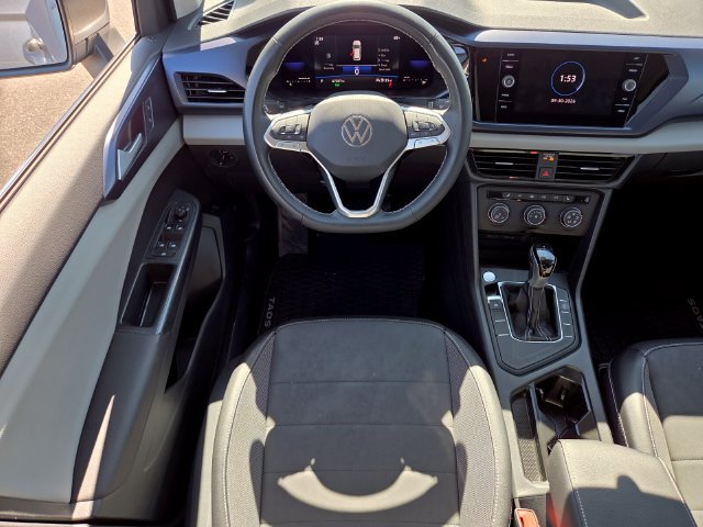 Certified 2022 Volkswagen Taos SE FWD image 12