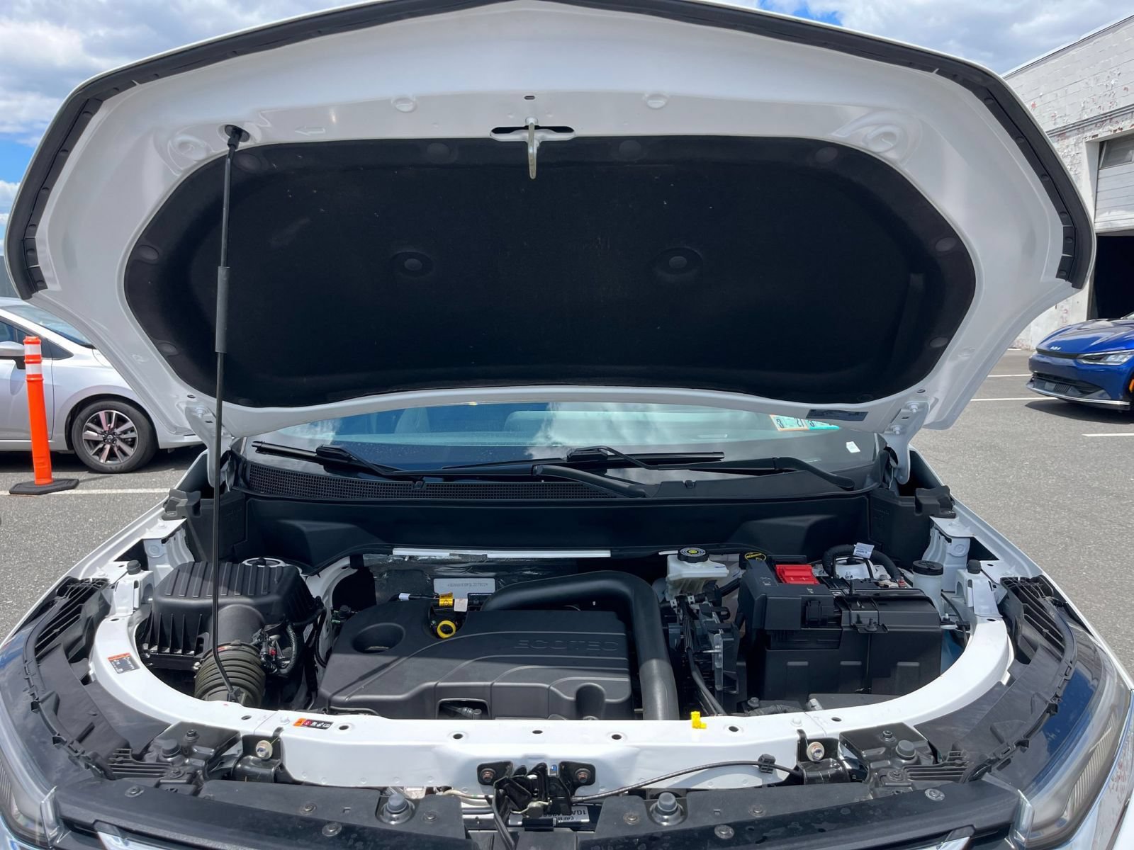 Used 2025 Chevrolet Equinox LT FWD image 32