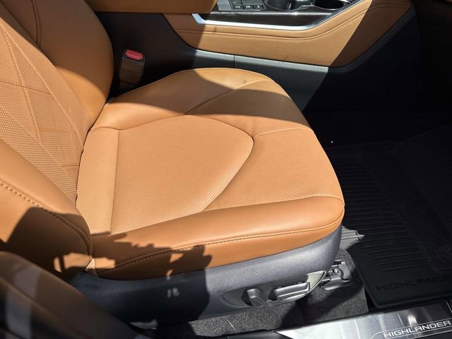 Used 2026 Toyota Highlander Platinum AWD/4WD image 10