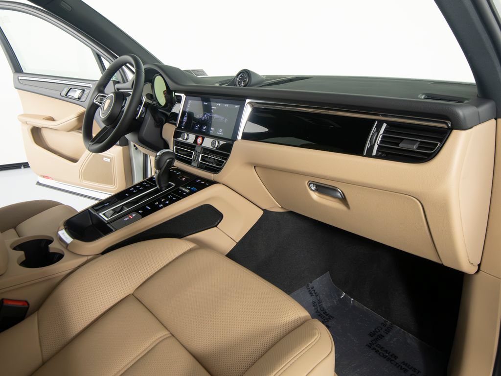 New 2026 Porsche Macan AWD/4WD image 30