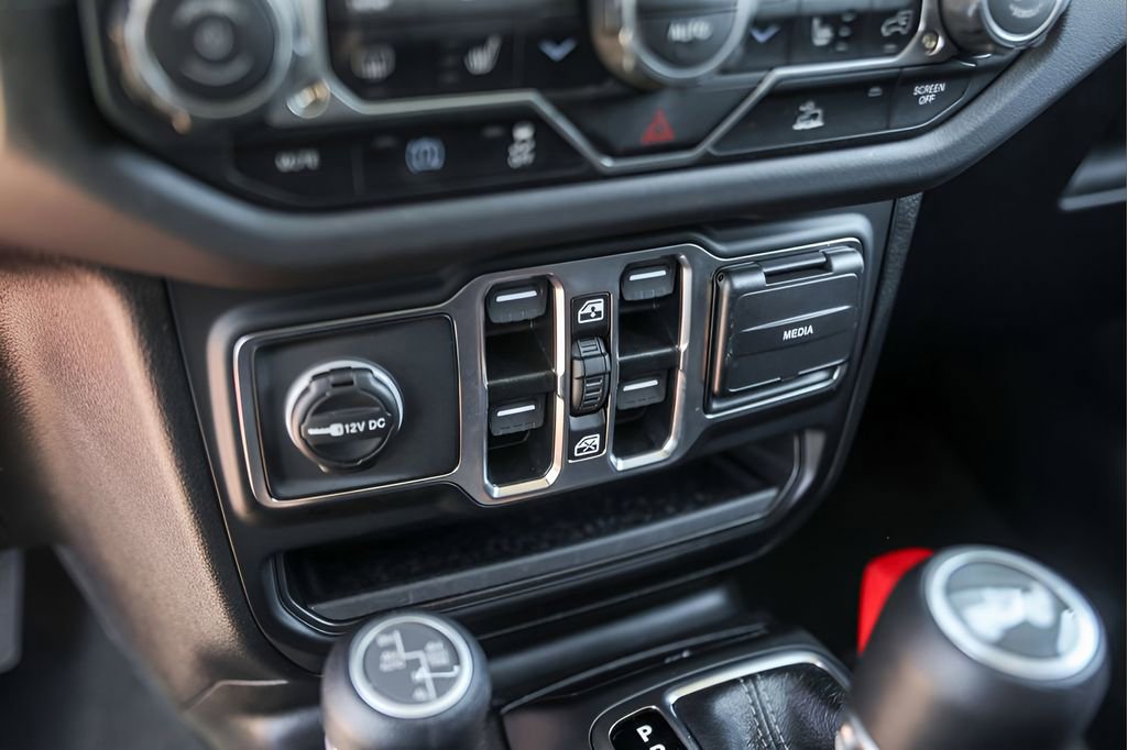 Used 2025 Jeep Wrangler Unlimited Sahara image 20