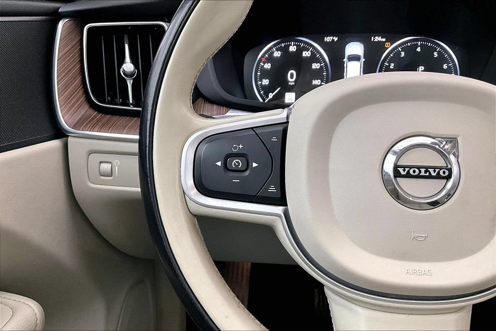Used 2021 Volvo XC60 T6 Momentum AWD/4WD image 26