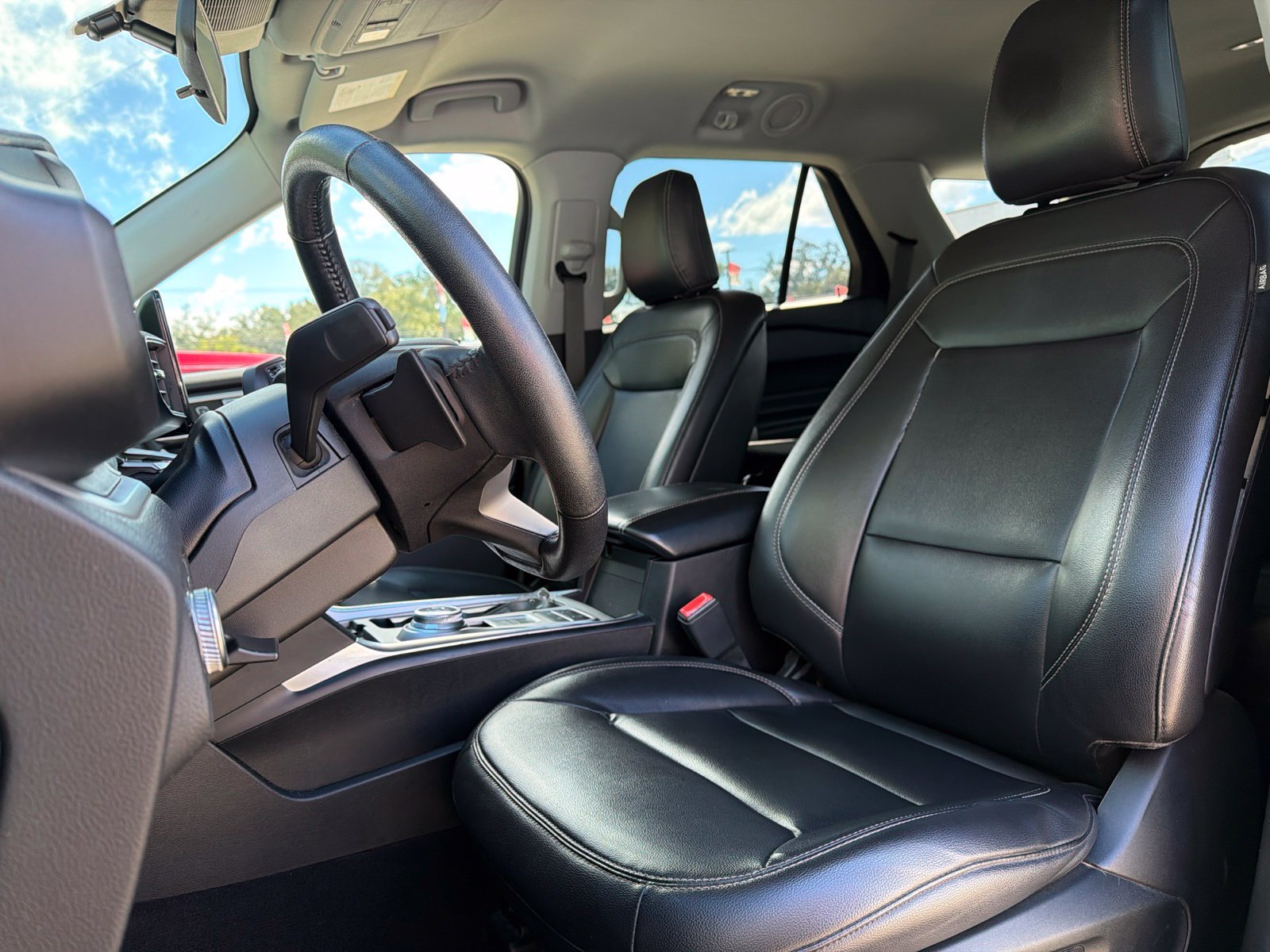 Used 2020 Ford Explorer XLT w/ Equipment Group 202A RWD image 8