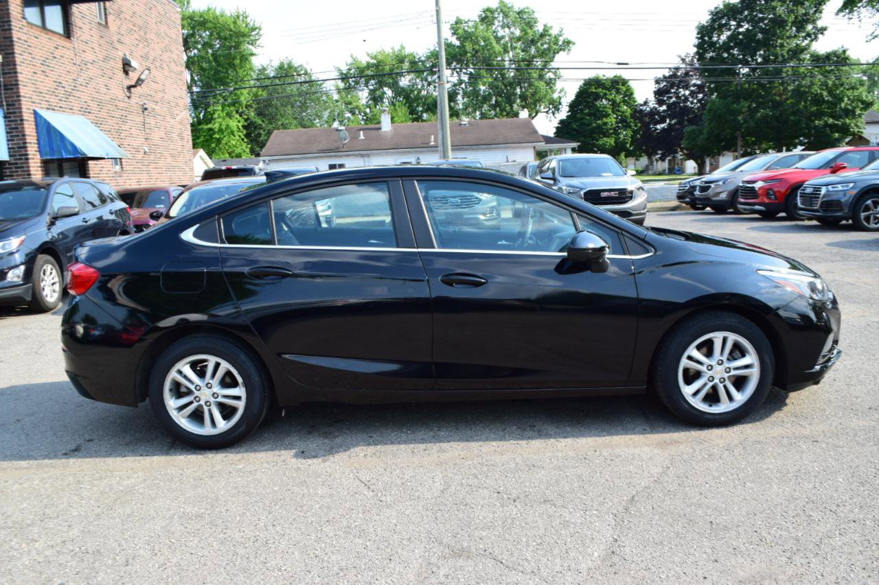 Used 2017 Chevrolet Cruze LT FWD image 5