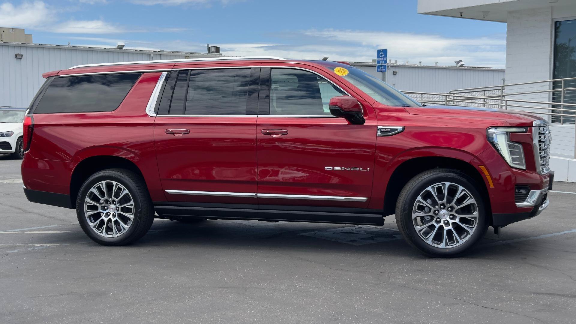 New 2026 GMC Yukon XL Denali w/ Denali Reserve Package AWD/4WD image 3