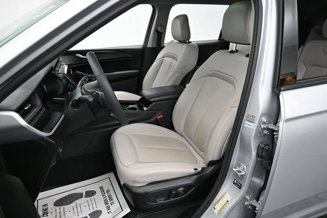 Used 2023 Jeep Grand Cherokee L Laredo w/ Luxury Tech Group I AWD/4WD image 11