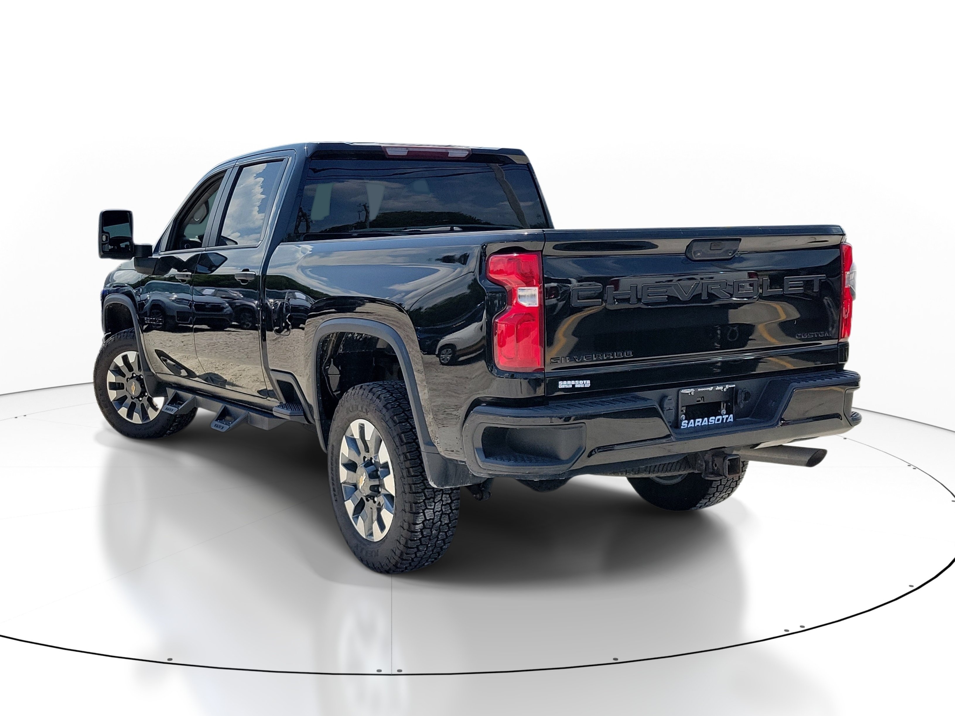 Used 2021 Chevrolet Silverado 2500 Custom w/ Custom Value Package AWD/4WD image 4