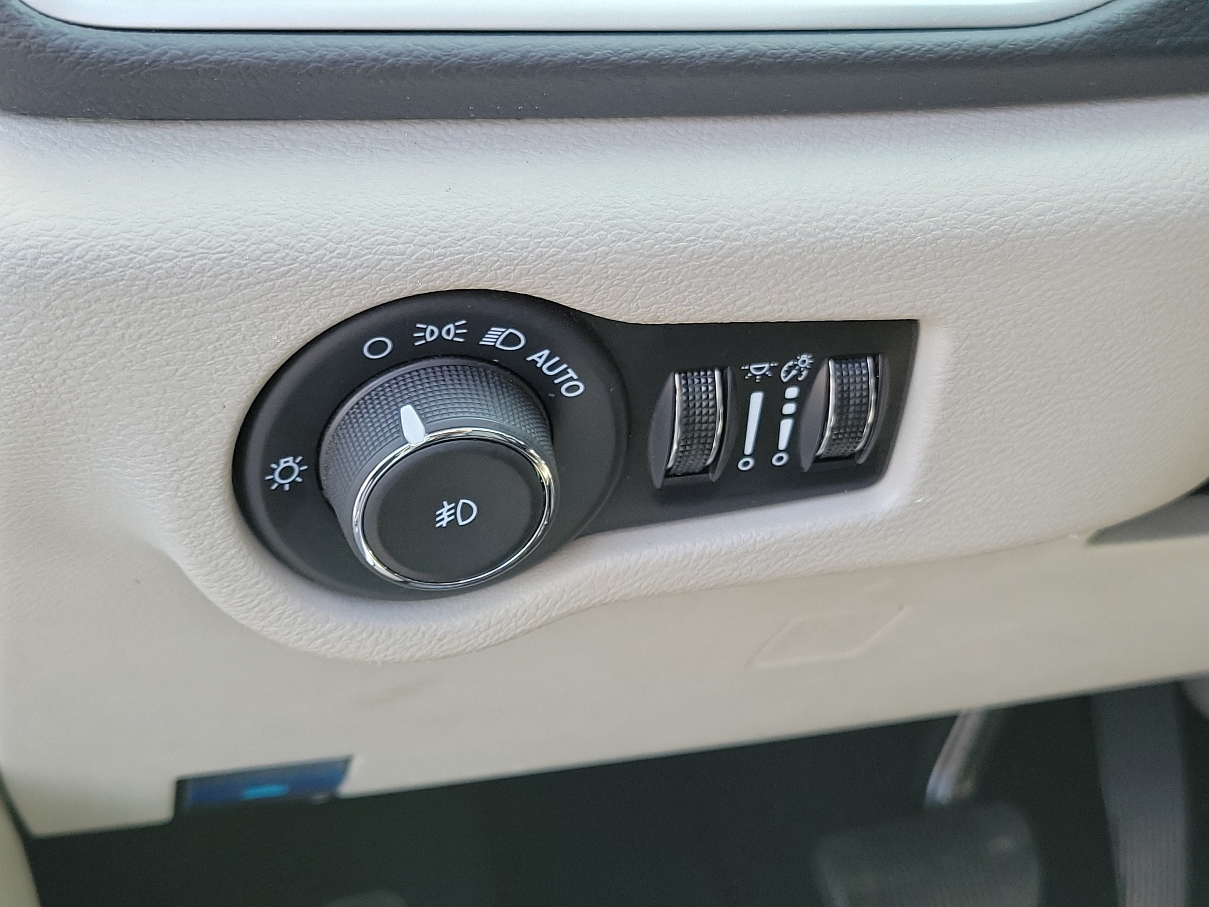 Used 2024 Chrysler Pacifica Touring-L FWD image 20