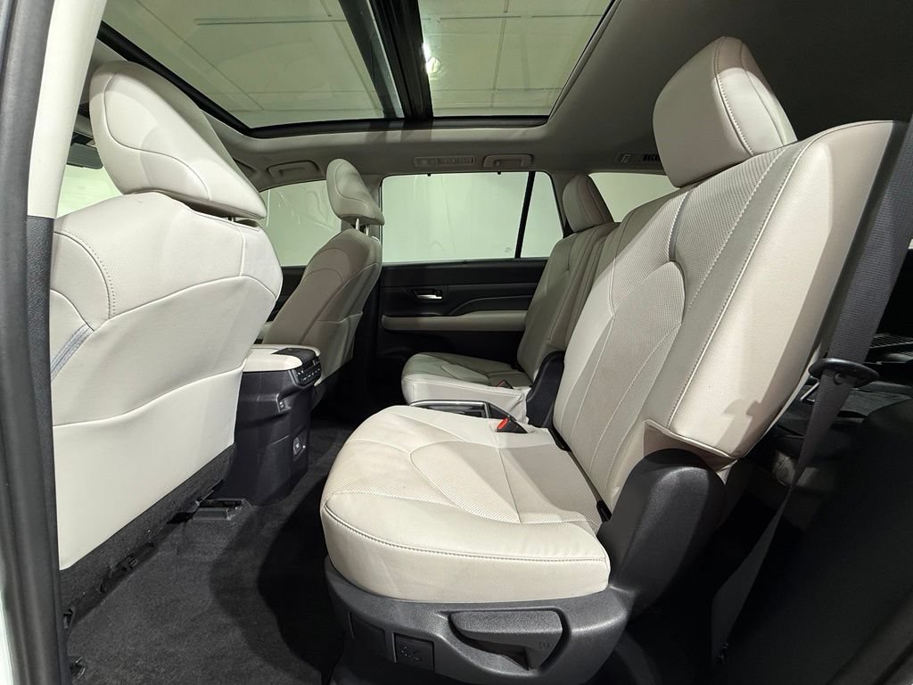 Certified 2024 Toyota Grand Highlander AWD image 20