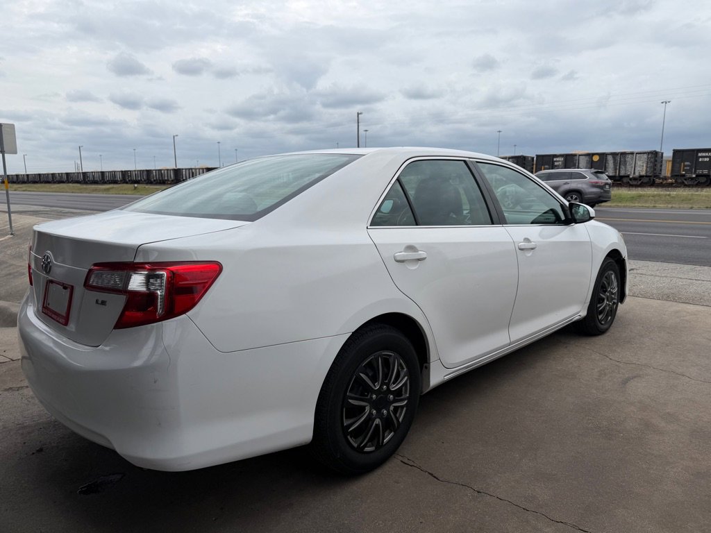 Used 2014 Toyota Camry LE image 20