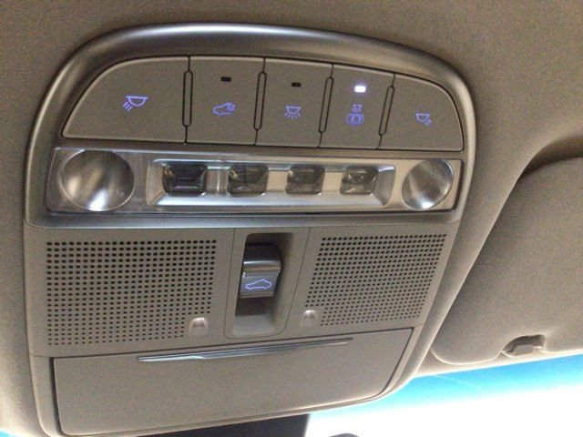 Used 2017 Genesis G90 3.3T Premium RWD image 18
