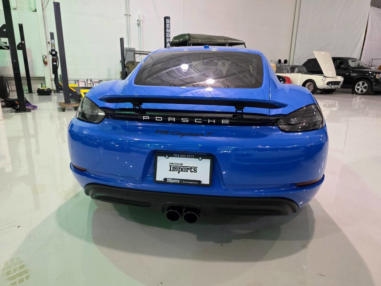 Used 2023 Porsche 718 Cayman w/ Premium Package RWD image 9