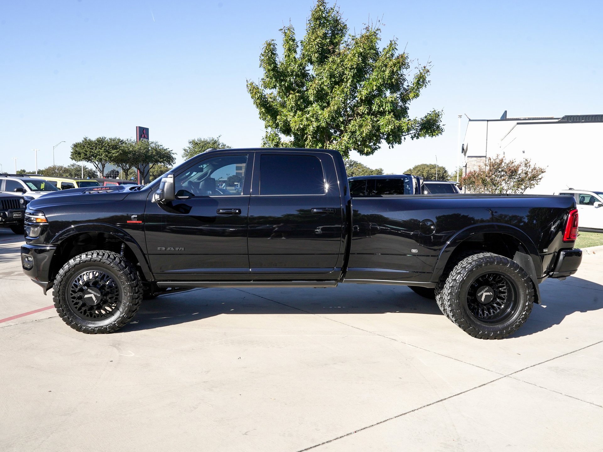 Used 2025 RAM 3500 Limited image 7
