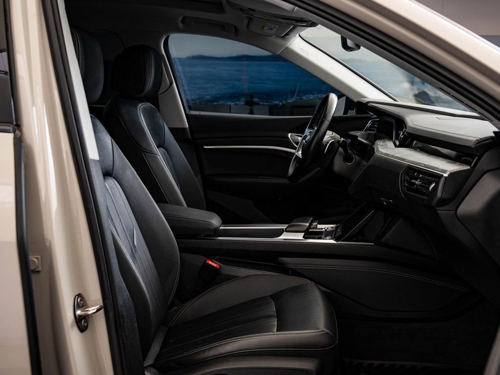 Used 2021 Audi e-tron Premium w/ Convenience Plus Package AWD/4WD image 25