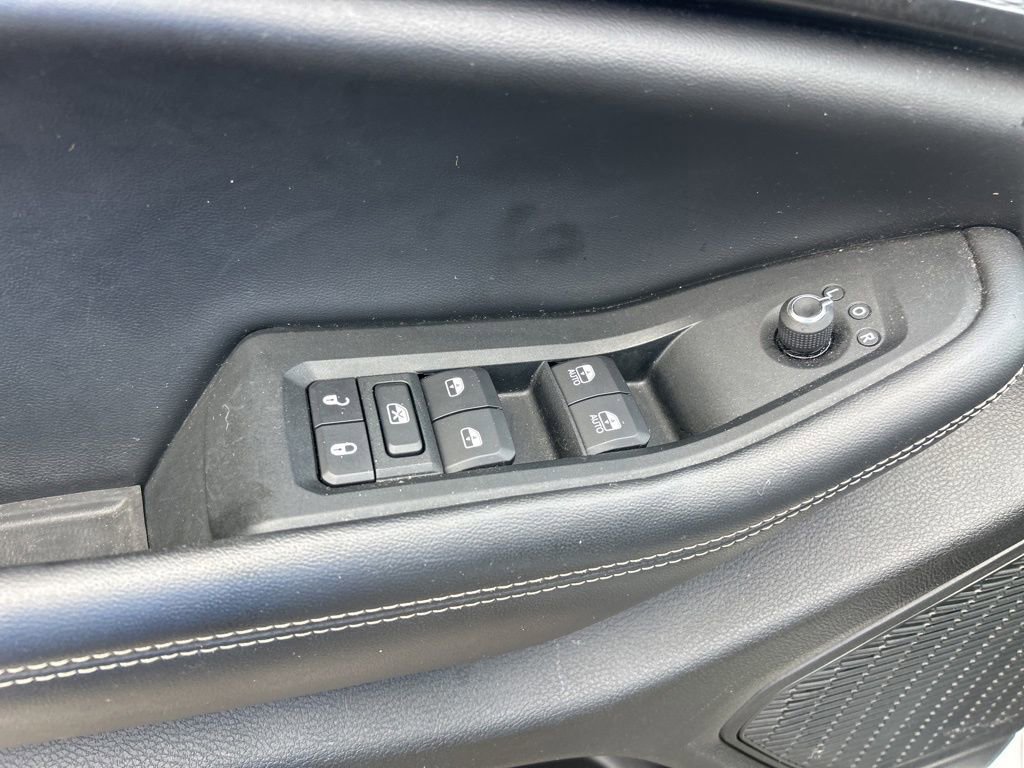 Used 2023 Jeep Grand Cherokee Laredo w/ Luxury Tech Group I image 35