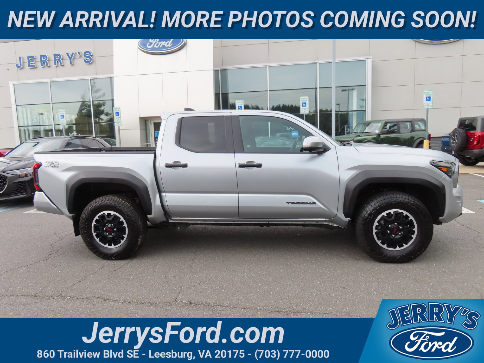 Used 2024 Toyota Tacoma TRD Off-Road w/ TRD Off Road Premium Package AWD/4WD image 4