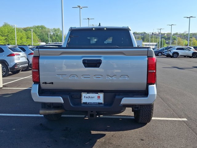Certified 2024 Toyota Tacoma TRD Off-Road AWD/4WD image 5