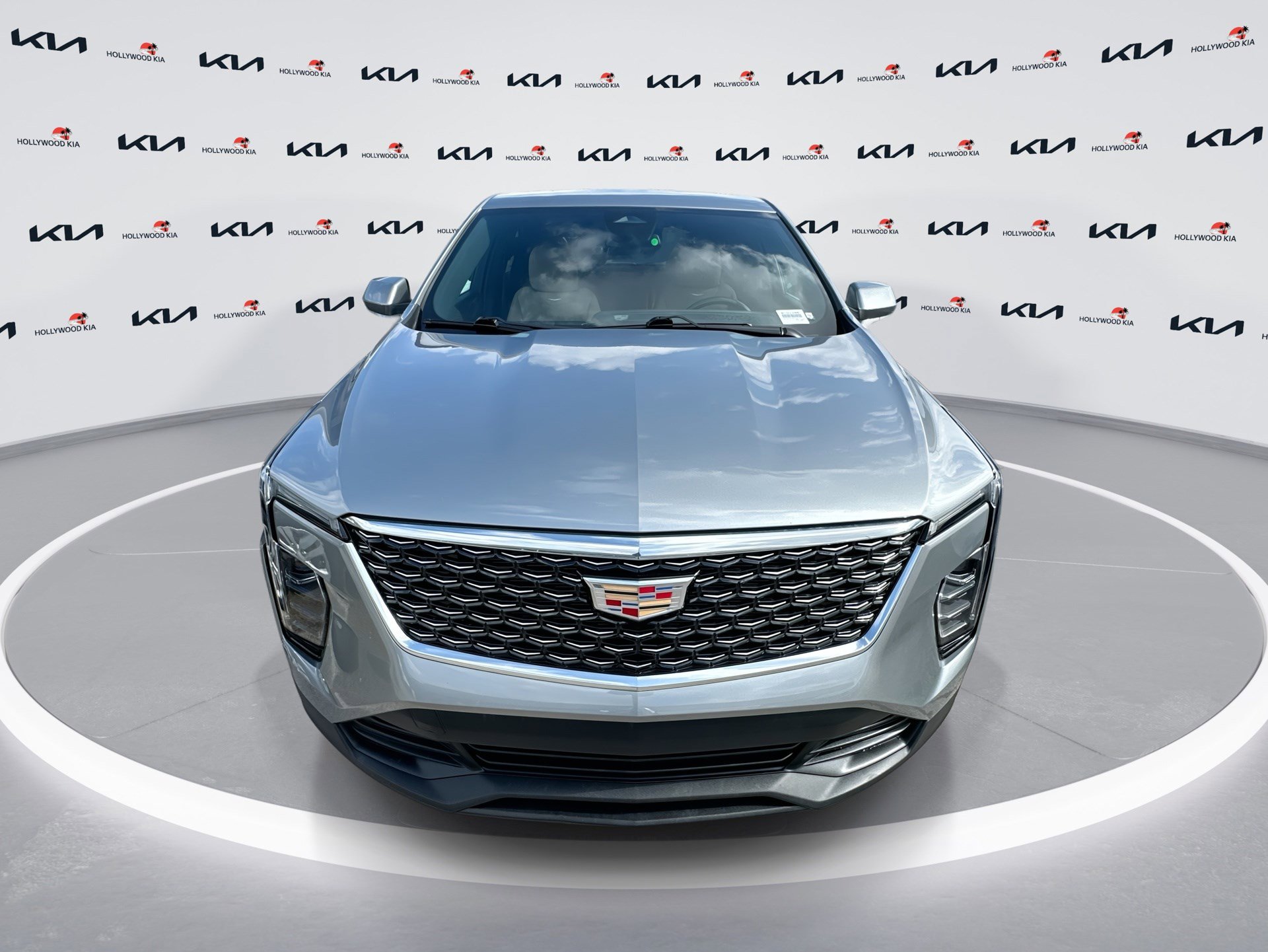 Used 2024 Cadillac XT4 Luxury w/ Cold Weather Package image 3