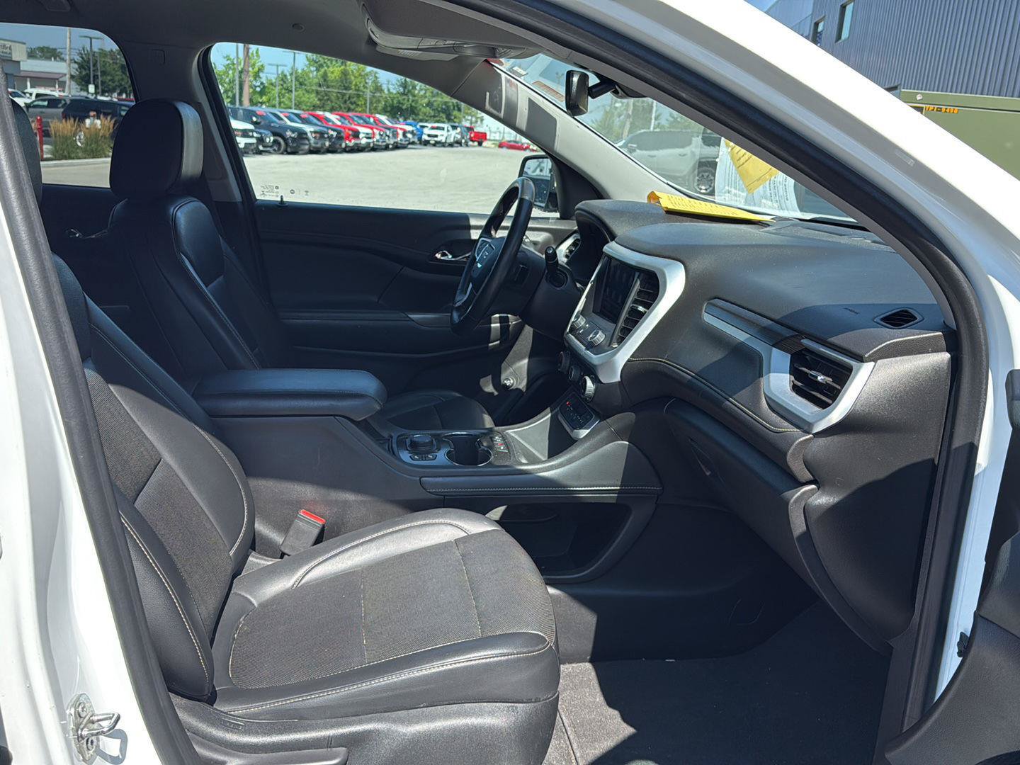 Used 2023 GMC Acadia SLT FWD image 13