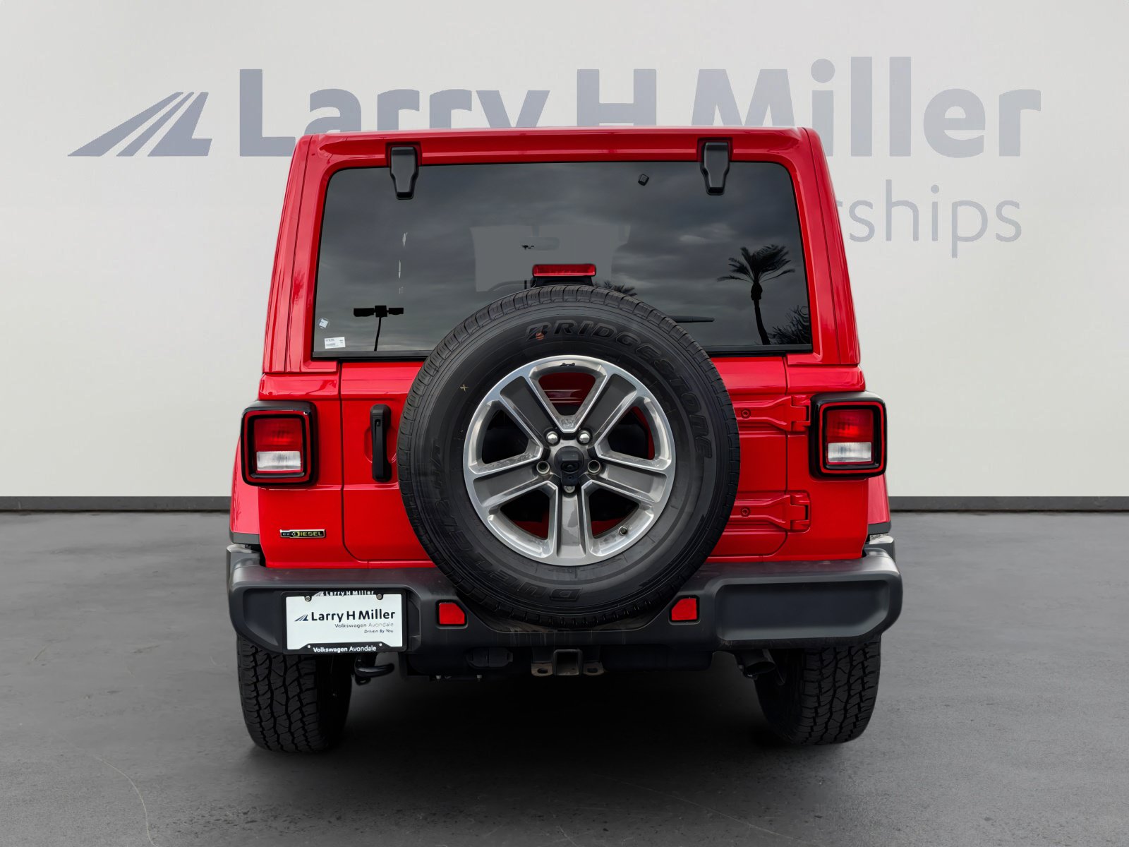Used 2023 Jeep Wrangler Unlimited Sahara AWD/4WD image 4