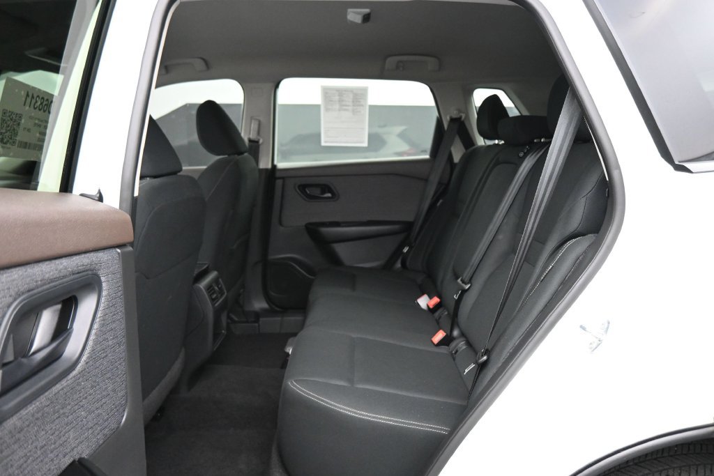 Used 2023 Nissan Rogue S FWD image 14