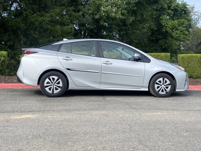 Used 2018 Toyota Prius Four w/ Advanced Technology Package FWD image 2