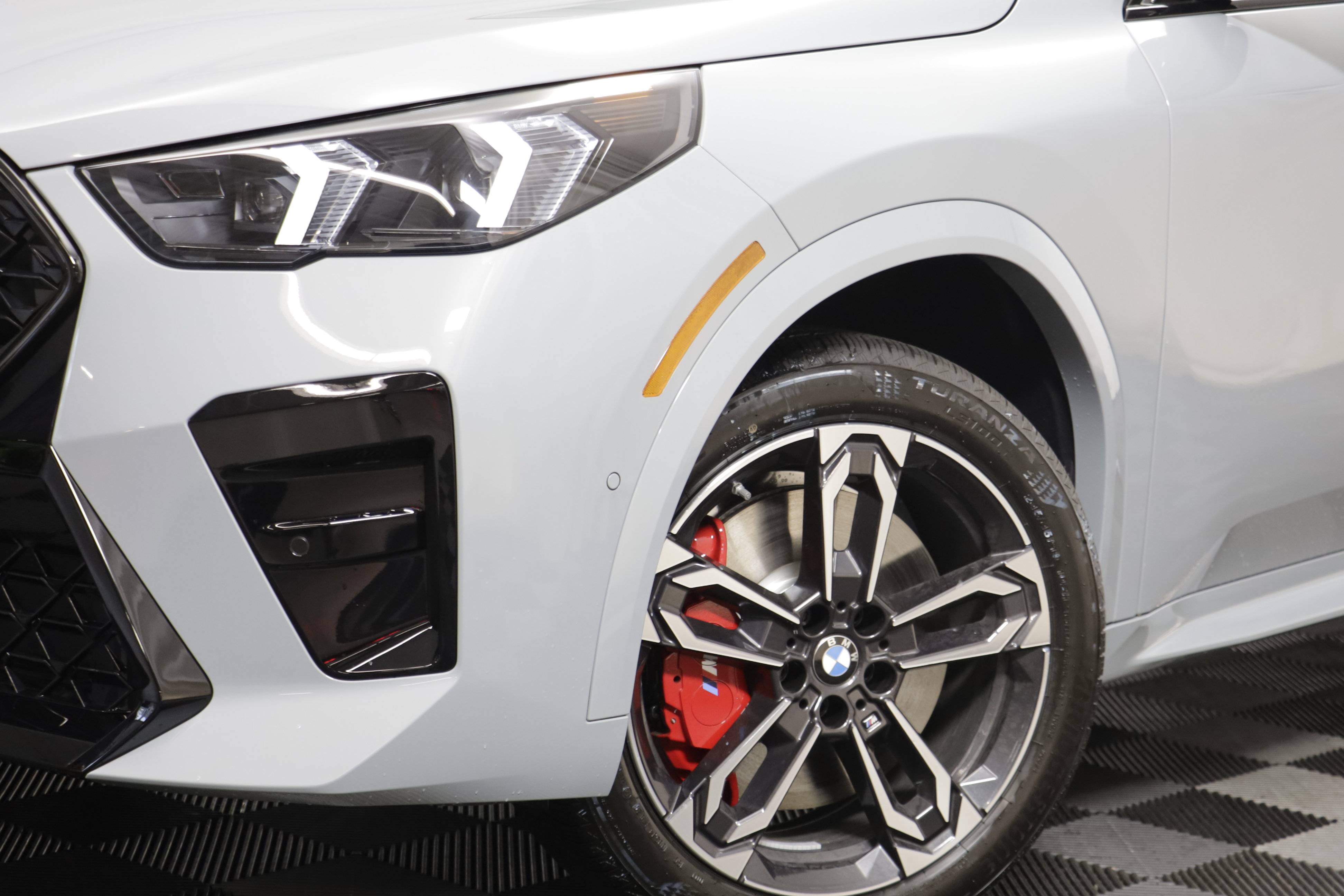 New 2026 BMW X2 xDrive28i w/ Technology Package AWD/4WD image 4