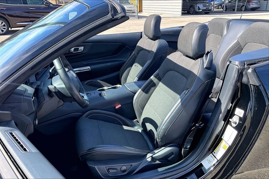 Used 2024 Ford Mustang Convertible image 36