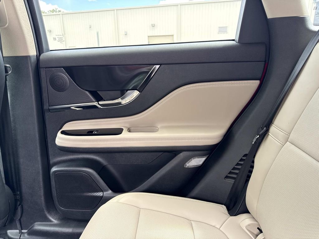 New 2025 Lincoln Corsair Reserve image 15