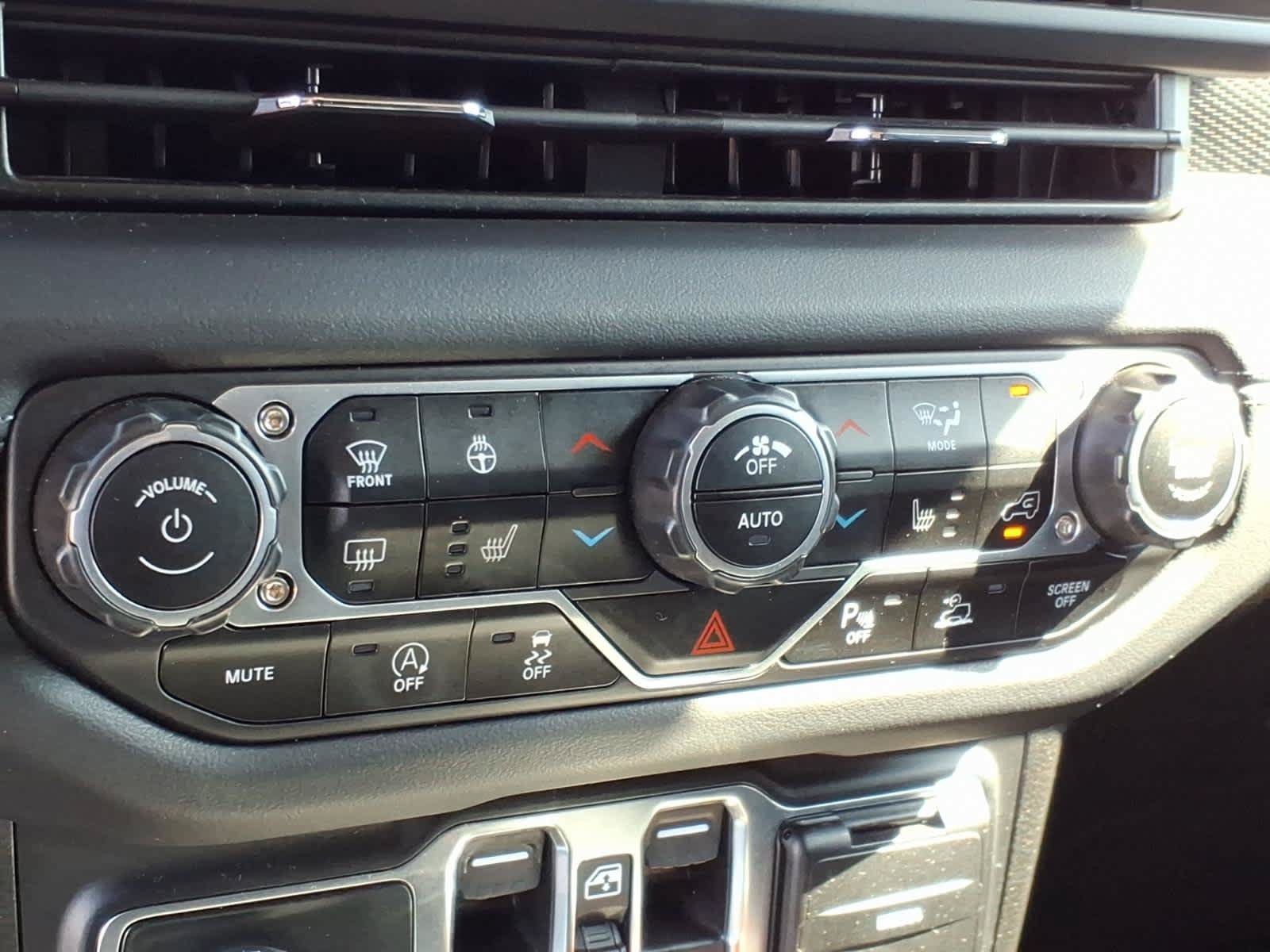 Used 2024 Jeep Wrangler Unlimited Rubicon AWD/4WD image 7