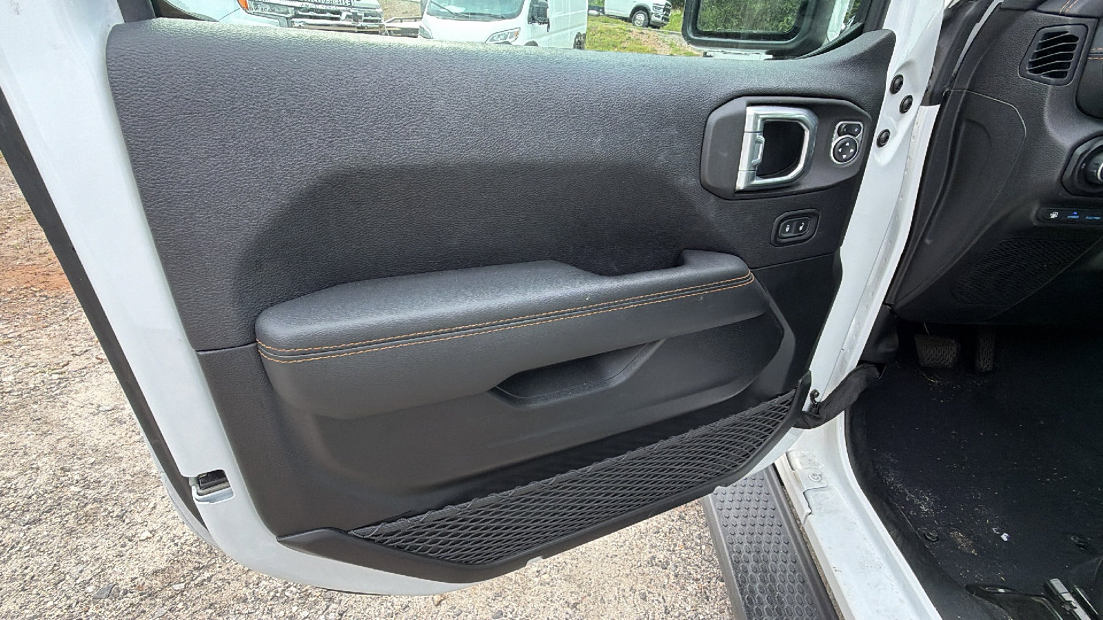 Used 2021 Jeep Wrangler Unlimited Sahara AWD/4WD image 14