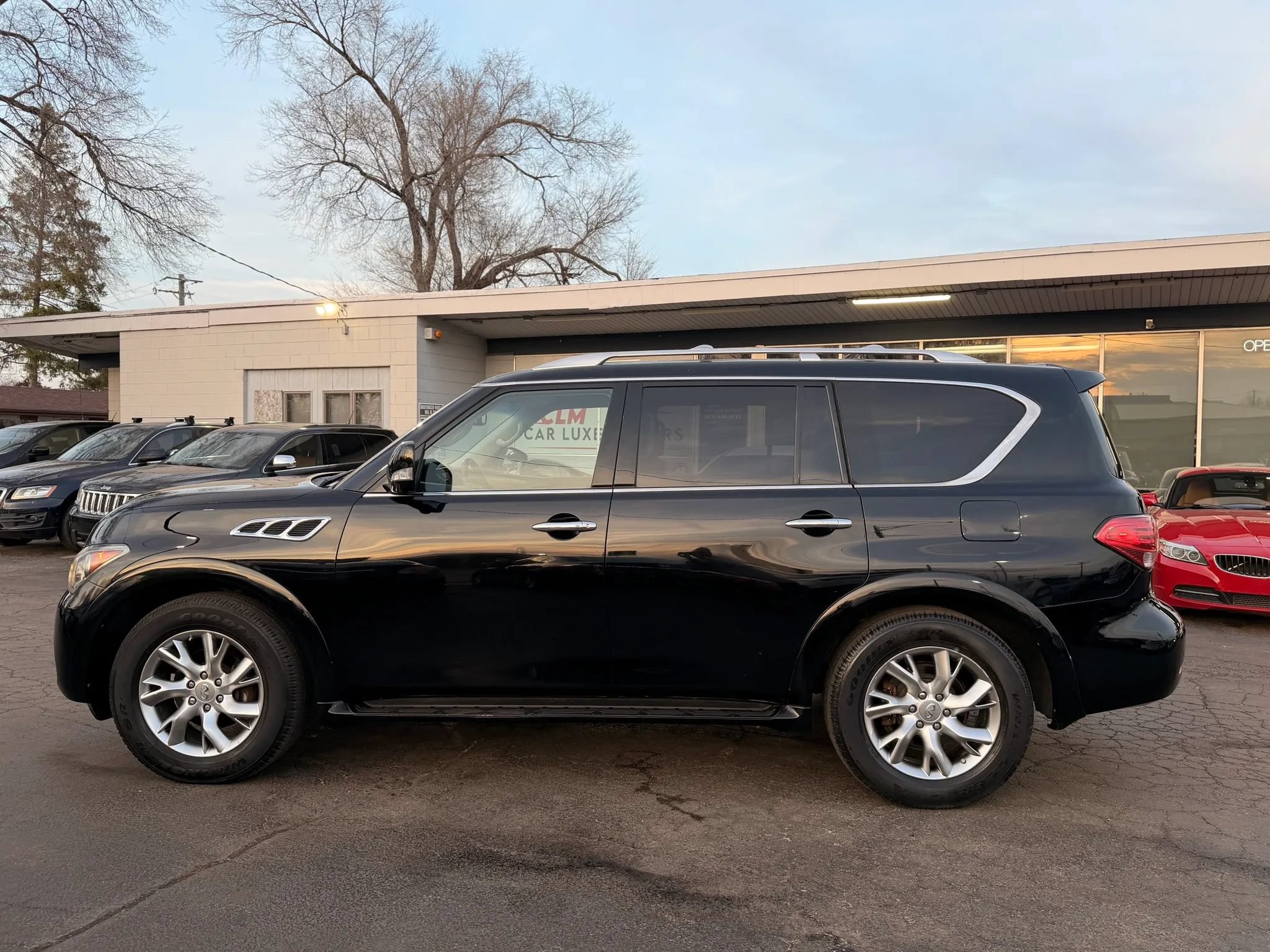 Used 2011 INFINITI QX56 4WD w/ Theater Pkg image 7