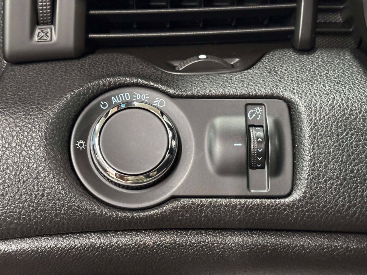 Used 2014 Chevrolet Malibu LT FWD image 33