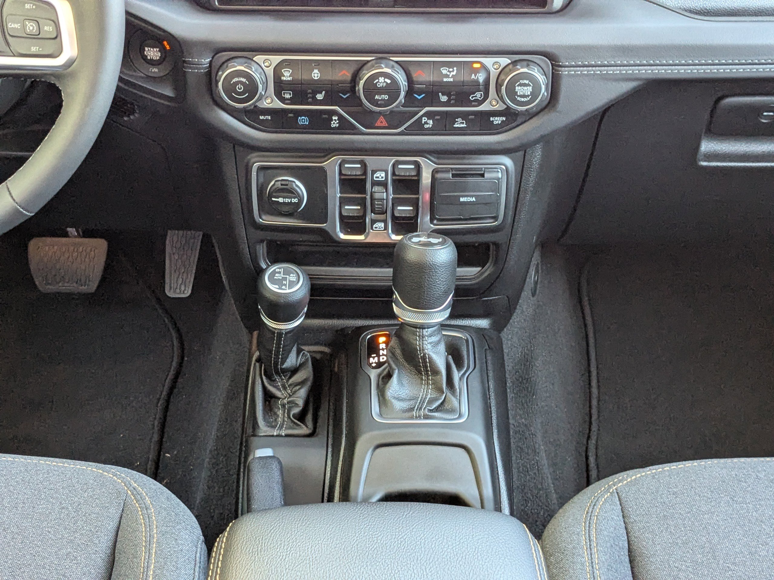 Used 2025 Jeep Wrangler Unlimited Sahara w/ Safety Group image 18