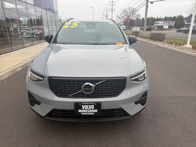 Certified 2025 Volvo XC40 B5 Plus image 8